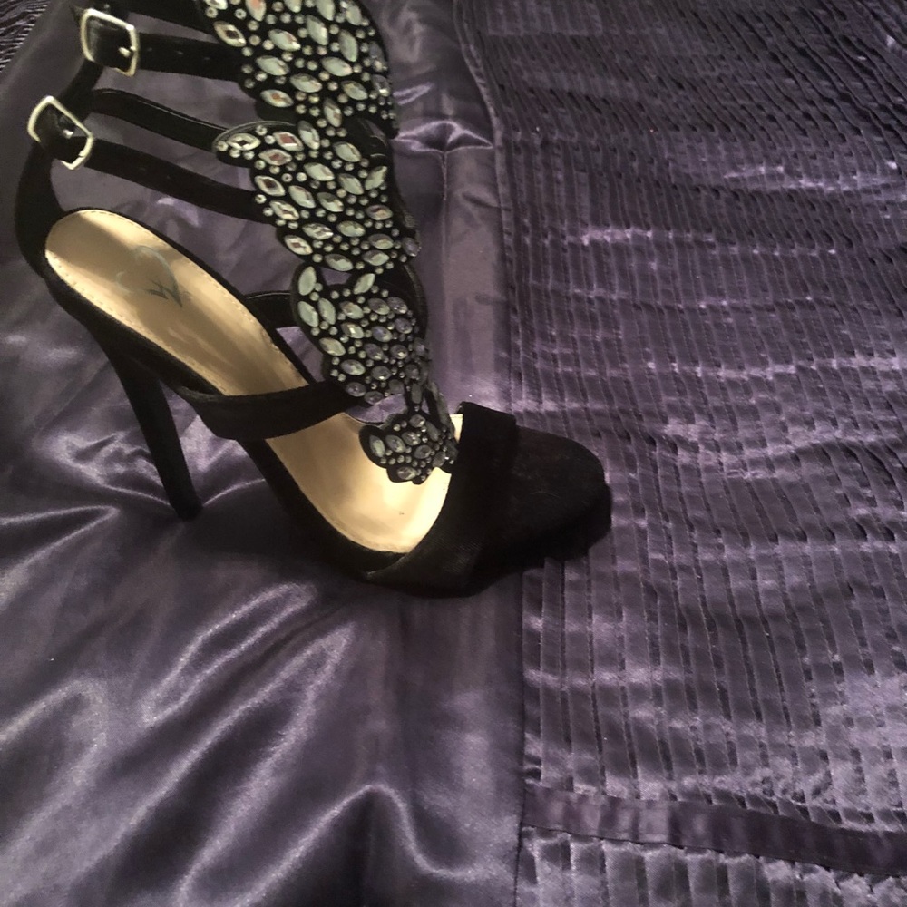 Shoes - Picture 3 of 5